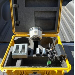 Trimble R2 GNSS Rover w/ 450-470MHz Internal Radio and Centimeter Grade Active